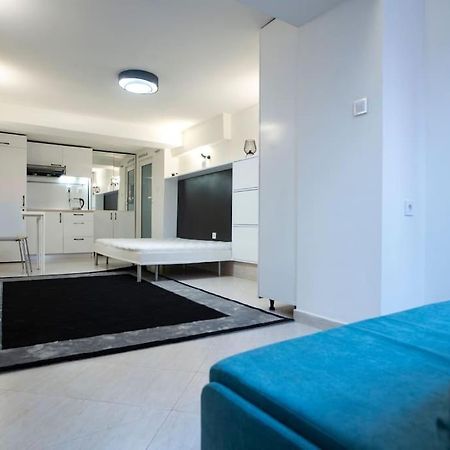 Studio With Courtyard Just Steps Away Vitosha Str Sofia Exteriör bild