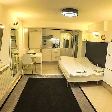 Studio With Courtyard Just Steps Away Vitosha Str Sofia Exteriör bild